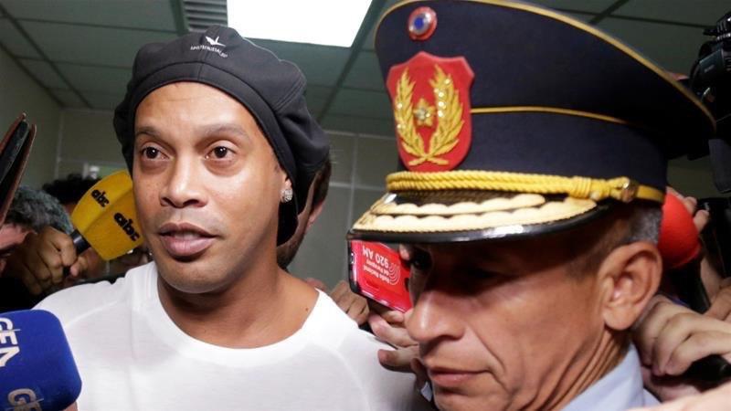 Роналдиньо опять задержан в Парагвае из-за поддельного паспорта