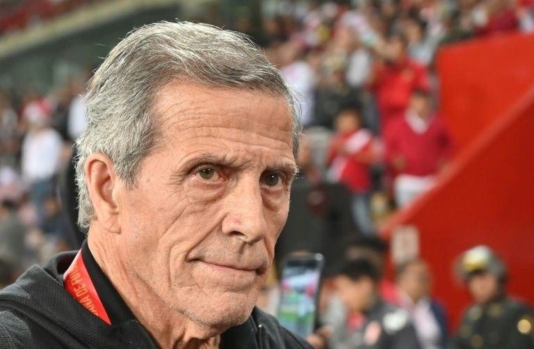 Уругвайская футбольная ассоциация уволила главного тренера сборной и еще 400 человек